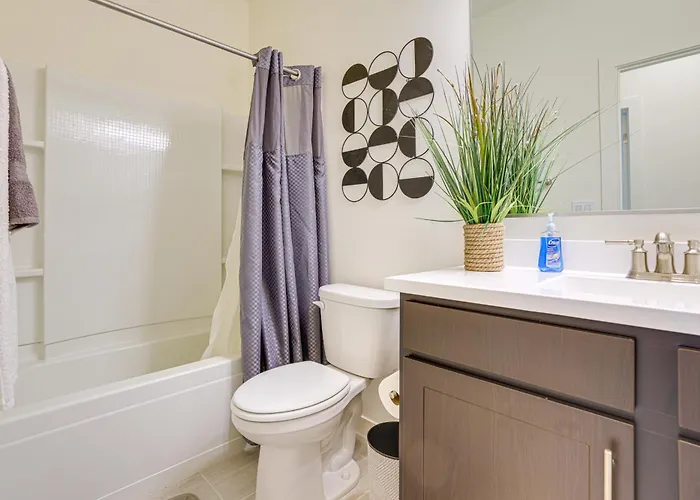 Spacious Vacation ~ 4 Mi To Downtown Holiday home