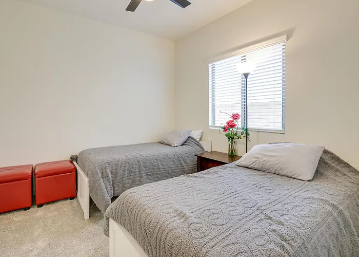 Spacious Vacation ~ 4 Mi To Downtown *