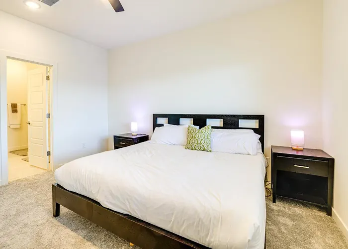 Spacious Vacation ~ 4 Mi To Downtown