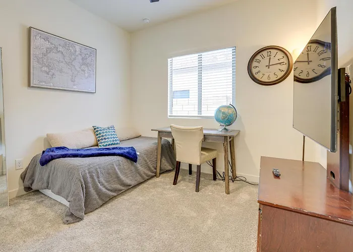 Spacious Vacation ~ 4 Mi To Downtown